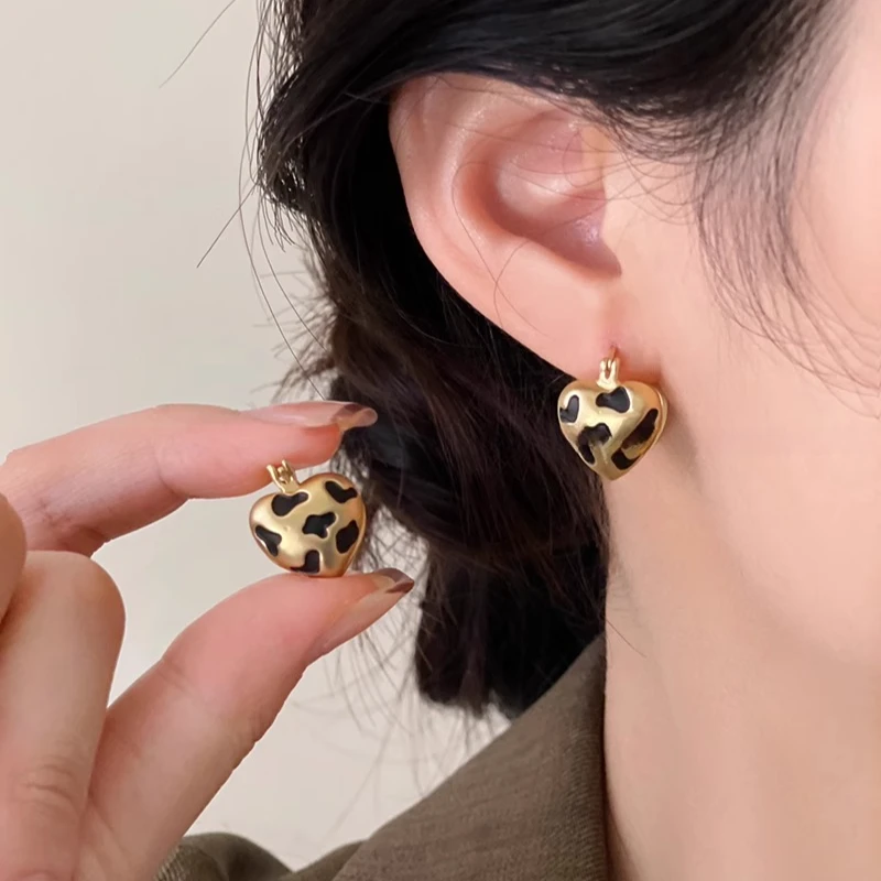 铜合金耳饰 斑点豹纹金色爱心耳环女秋冬耳扣小众设计新款耳饰潮
