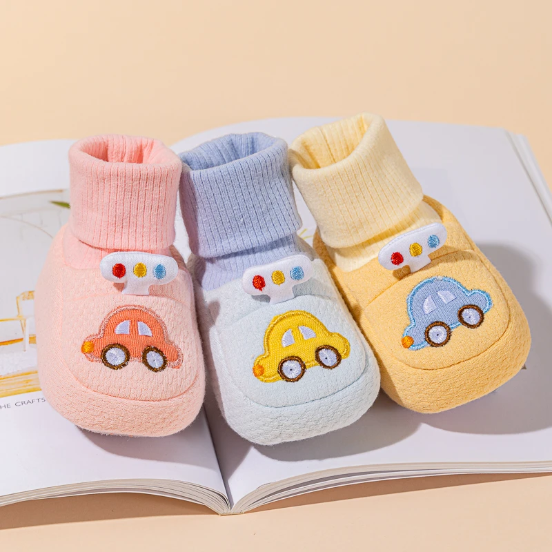 冬季加绒保暖婴儿鞋子软底不掉鞋步前鞋新生儿护脚春秋0-1岁幼儿
