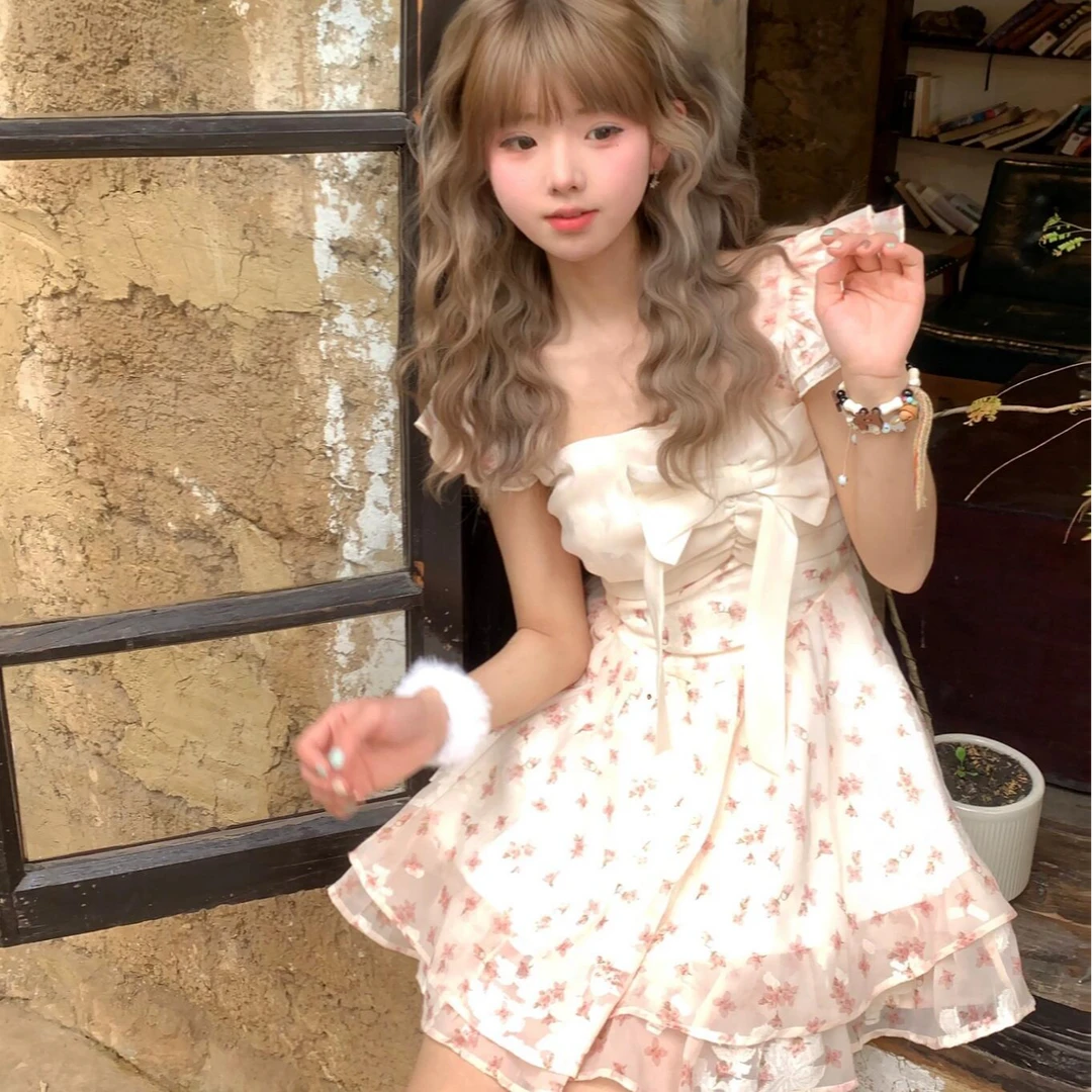 法式甜美风小飞袖碎花方领连衣裙女夏蝴蝶结收腰在逃公主