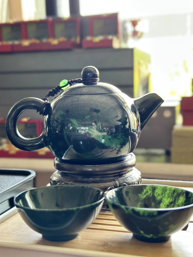 非遗手工艺薄胎瑰宝通汇玉壶