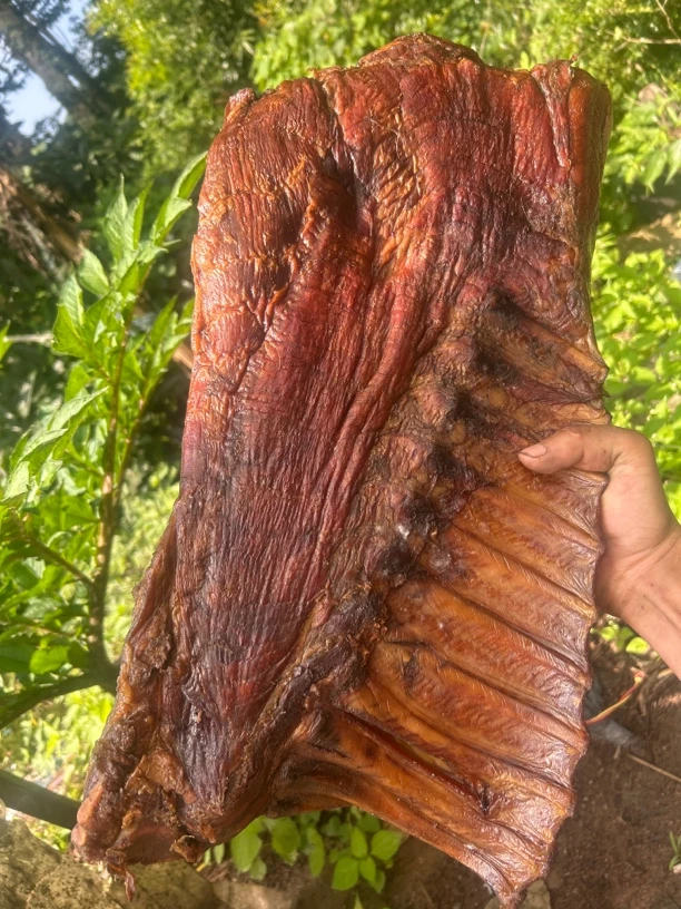 （香猪现称）放养柴火烟熏带骨小五花