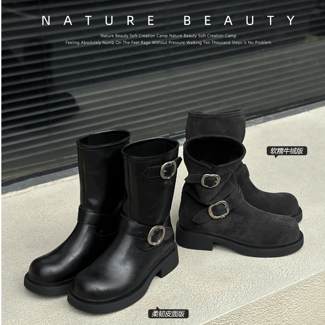 自然卷秋冬新款厚底中筒短靴复古牛绒堆堆靴金属扣机车靴马丁靴女
