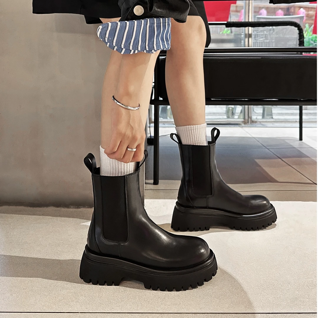 自然卷2024年冬新款女士松糕底短靴英伦风烟筒靴复古百搭切尔西靴