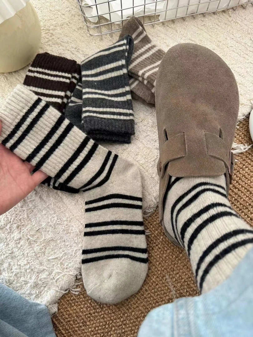 保暖秋冬条纹袜子女羊毛袜加厚中筒袜韩国ins女长筒袜配鲨鱼裤子