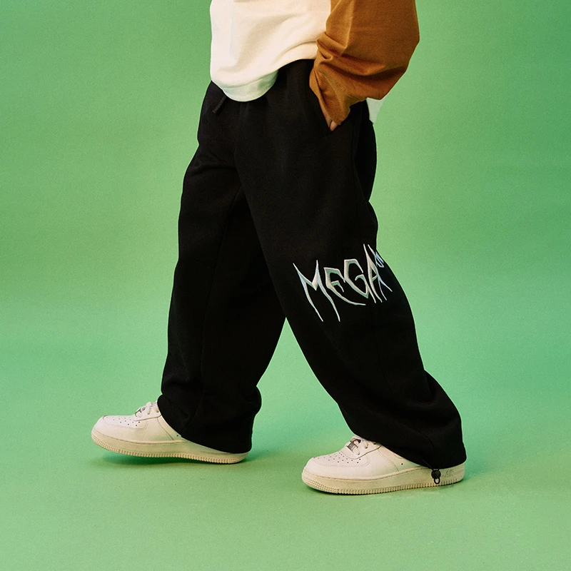 MEGAVOLT童装「不一样的酷」儿童黑色休闲裤子宽松男童字母刺绣卫裤