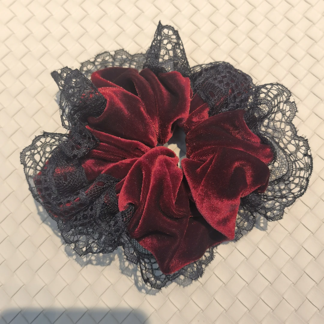 A527红色绒绒蕾丝边肠圈