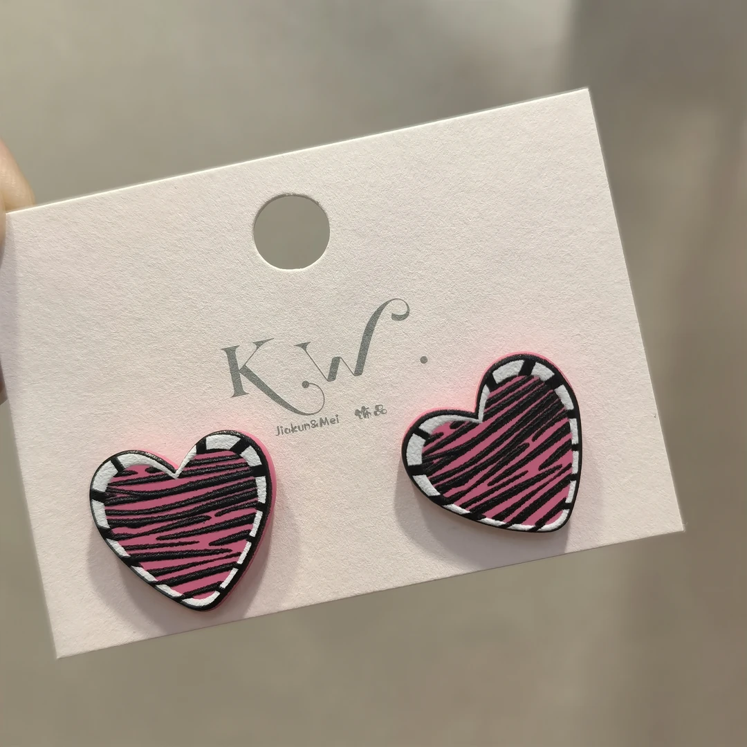 铜合金耳饰 B682粉色条纹爱心耳钉耳饰