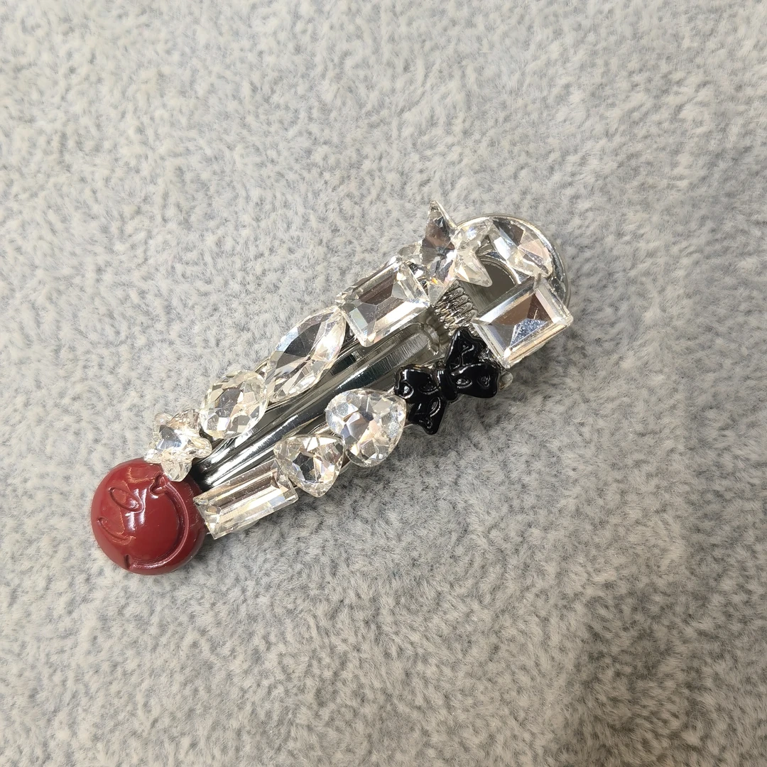 A823红色笑脸白边夹