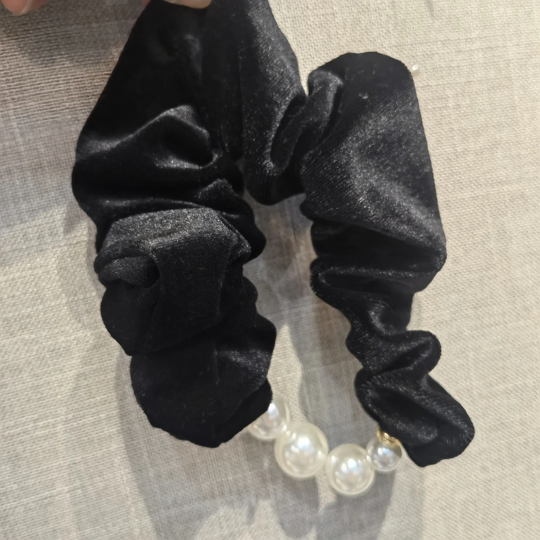 B884黑色绒绒珠肠圈