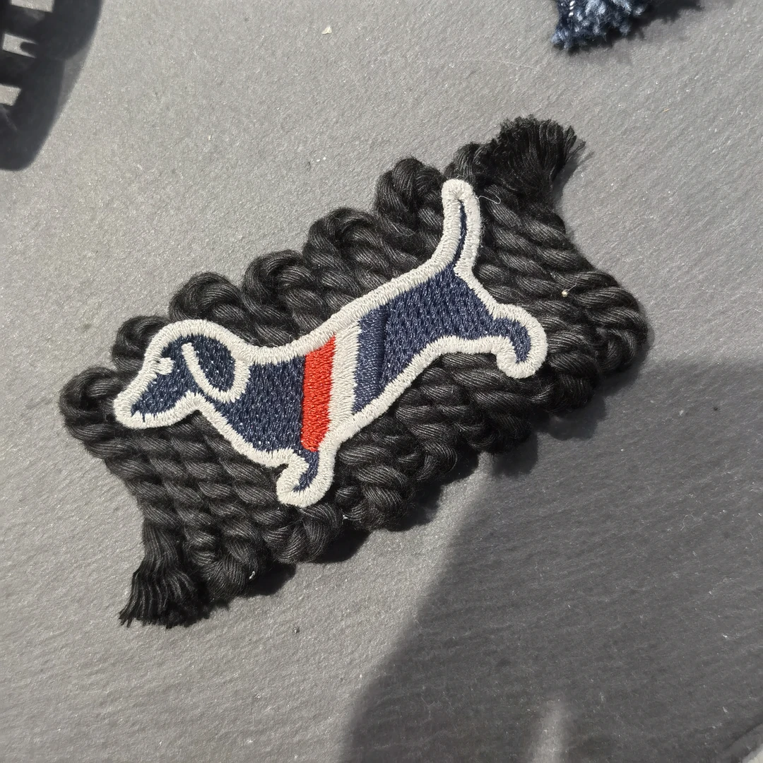 A009黑色毛线刺绣狗狗掰掰夹