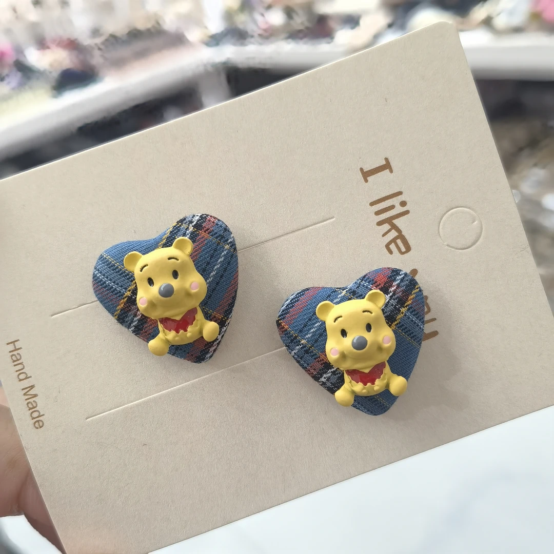 A866维尼熊格子爱心耳钉耳饰