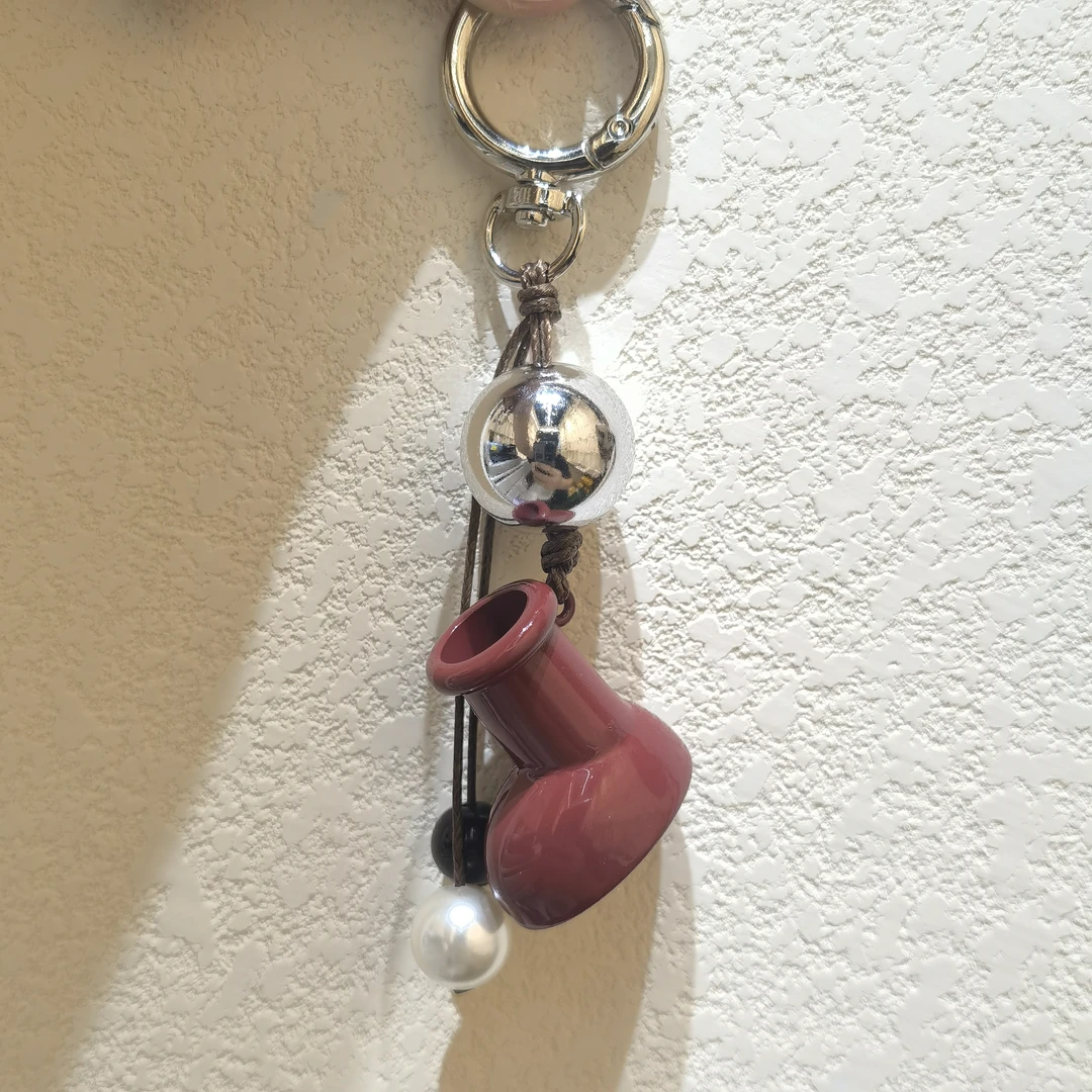 B038红色小靴子包挂件带垫片