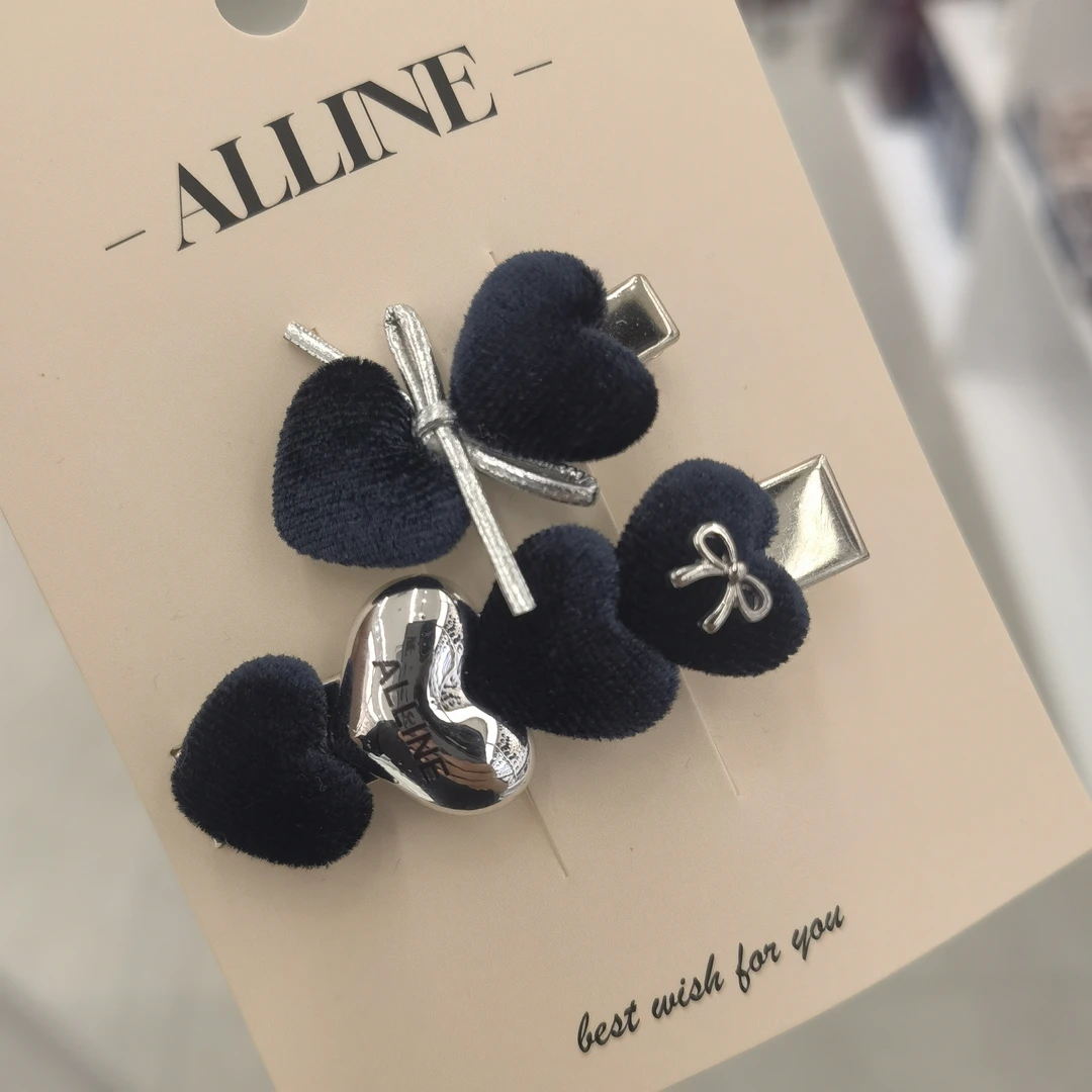 A017深蓝色爱心边夹一对