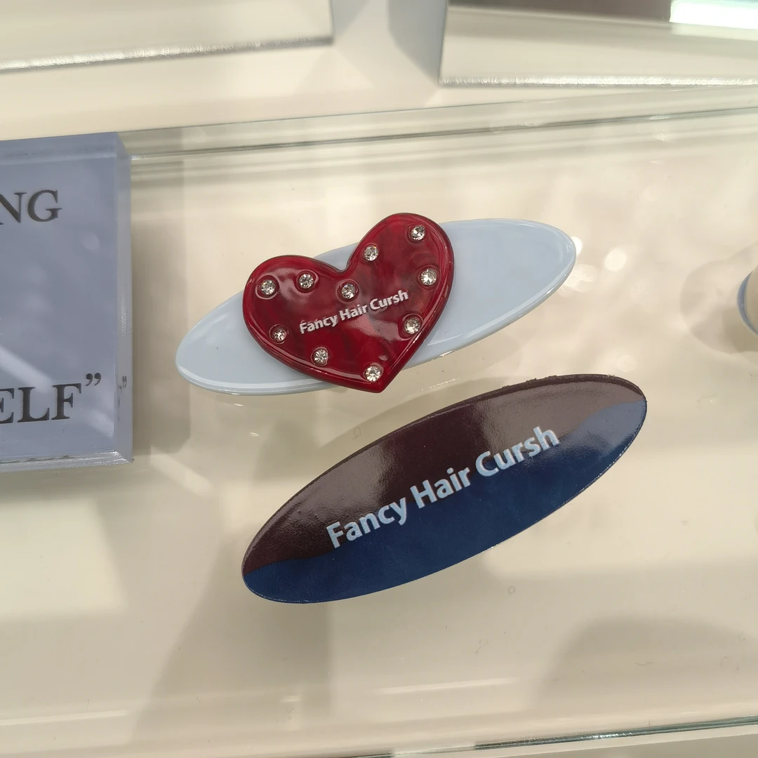 A858红色爱心椭圆边夹一对