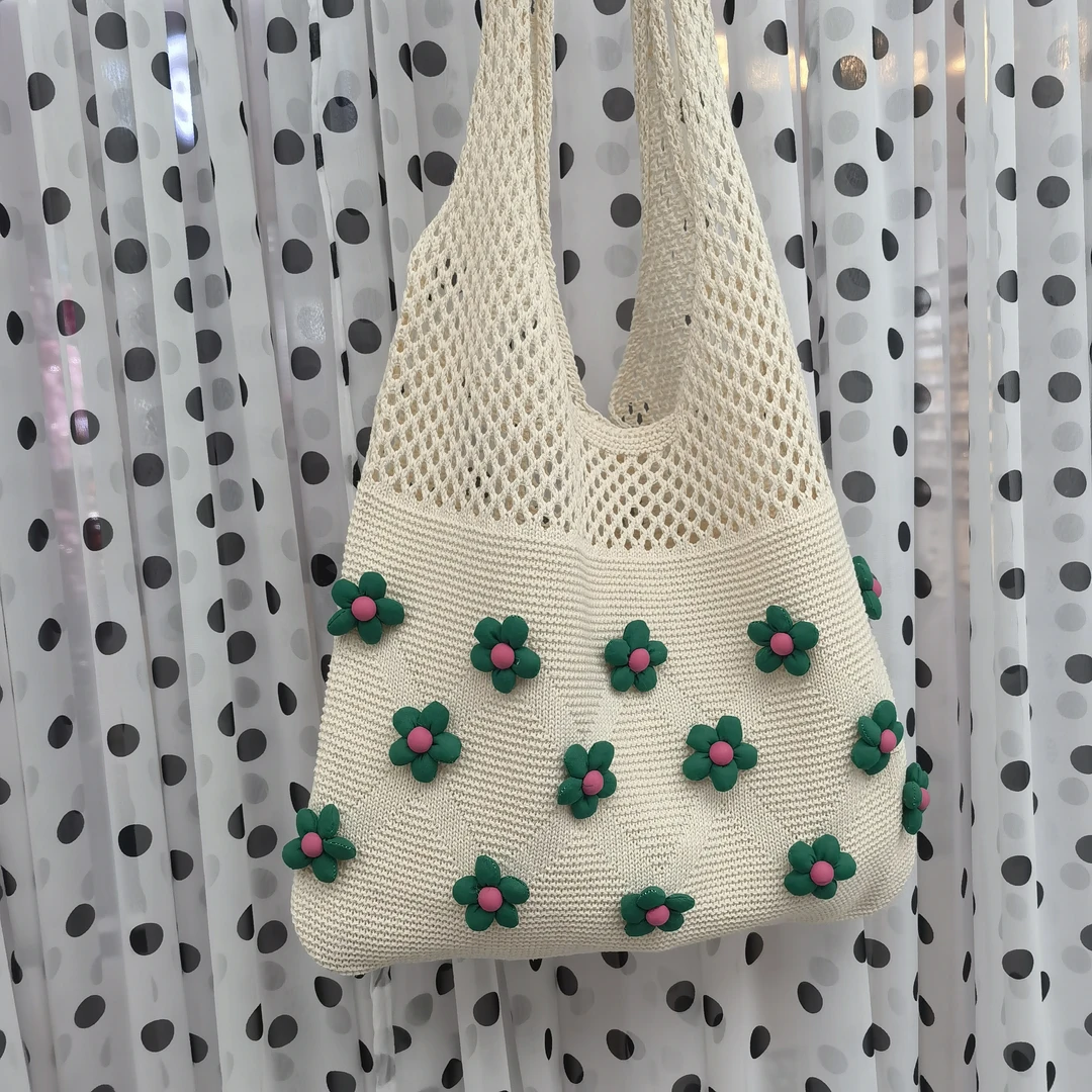 BB绿色花花白色包包