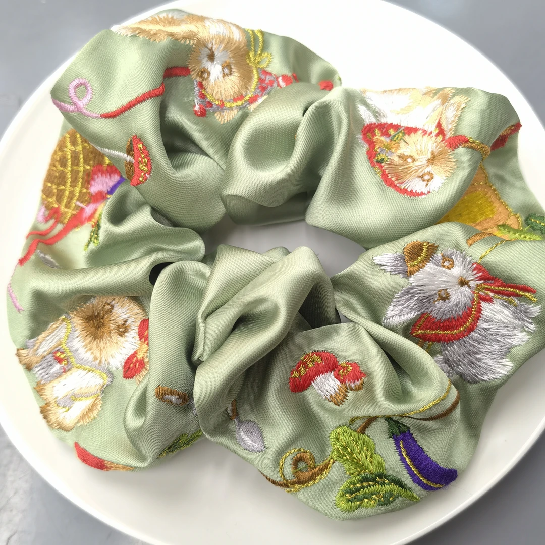 B892绿色兔子刺绣肠圈