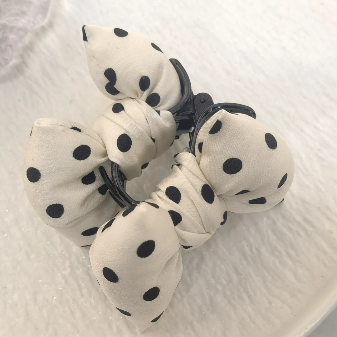 B434白色波点小枕头蝴蝶结马尾抓夹
