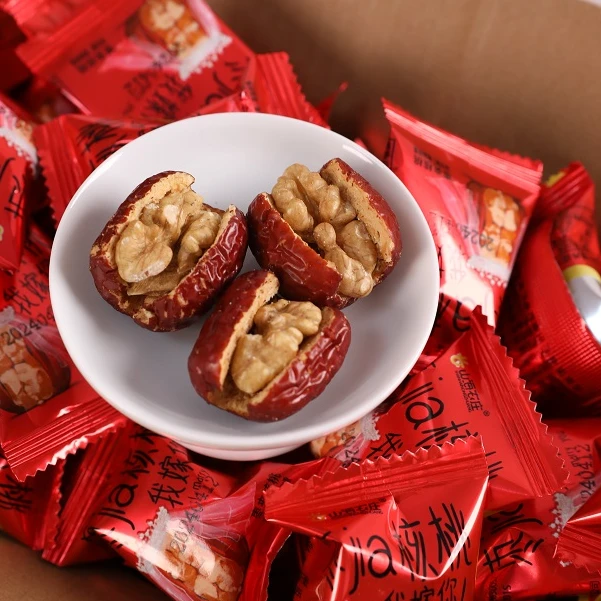 【到手100枚】爆品灰枣夹核桃独立包装追剧小零食