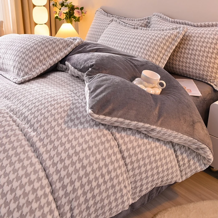 冬季加厚保暖牛奶绒四件套雕花纯色双面绒冬天简约防静电床品套件