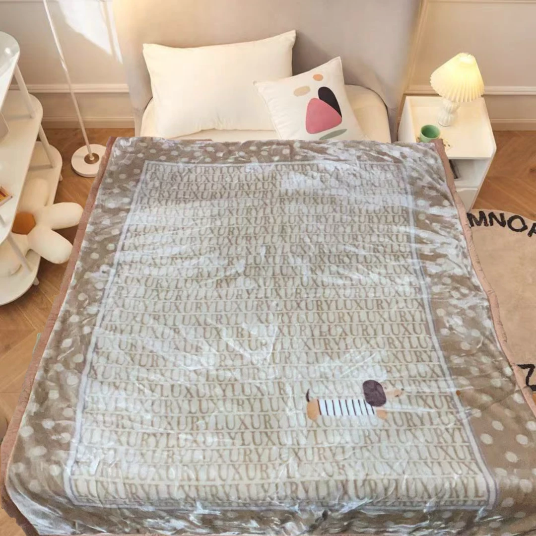 150*200cm 棕色腊肠狗 双层 盖毯午睡毯多功能卧室加厚绒毛毯