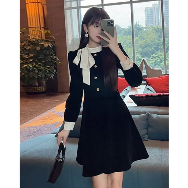 轻奢小众高级感丝绒连衣裙女2025秋季新款女装气质收腰显瘦A字裙