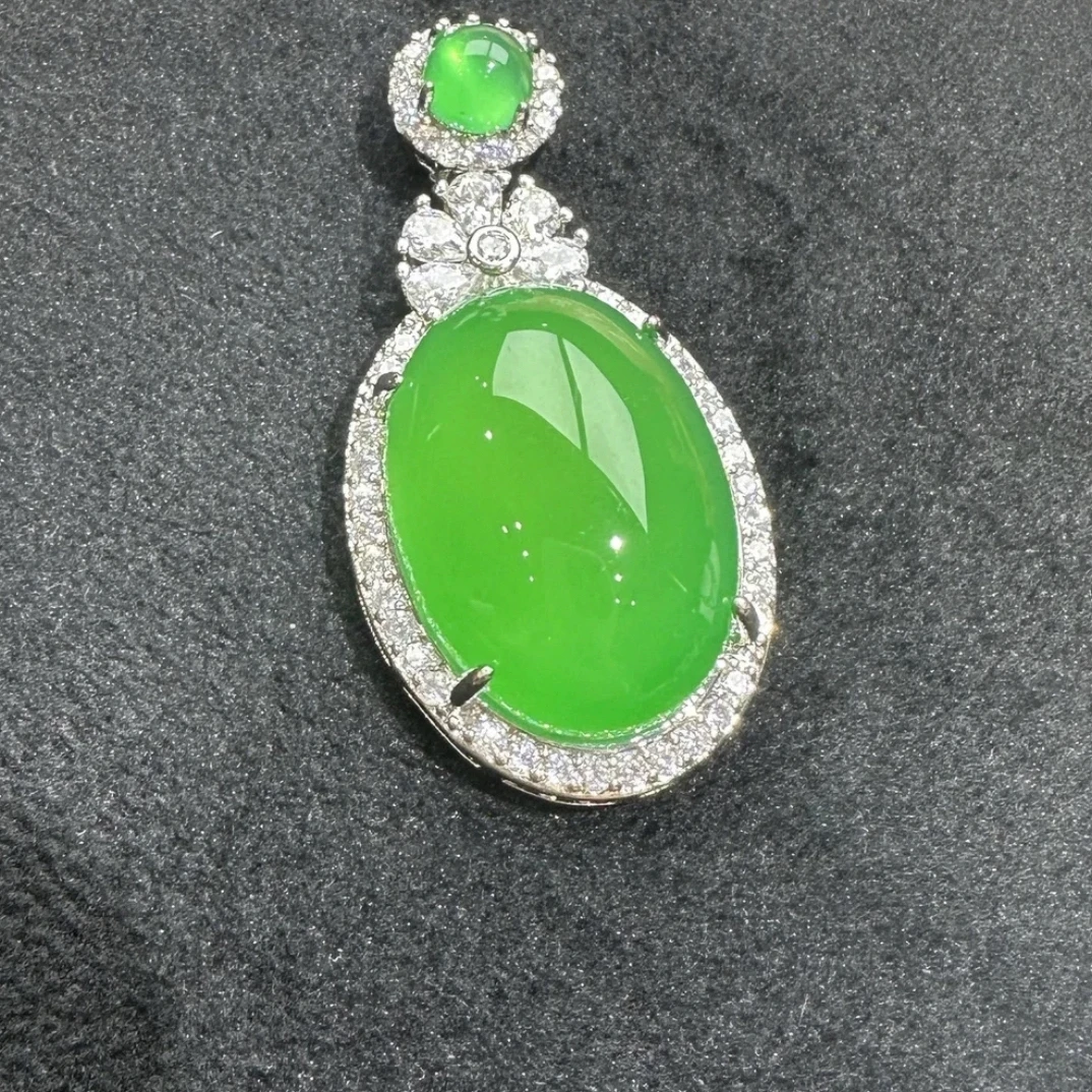 【王妃珠宝】天然绿玉髓满绿满钻鸽子蛋吊坠白银色底托（赠链）