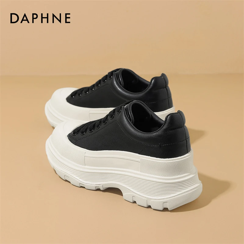 达芙妮女鞋2025秋季新款小个子厚底增高板鞋女百搭松糕休闲小白鞋