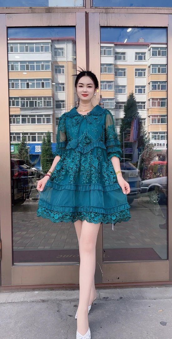 6913新款时尚潮流重工刺绣连衣裙