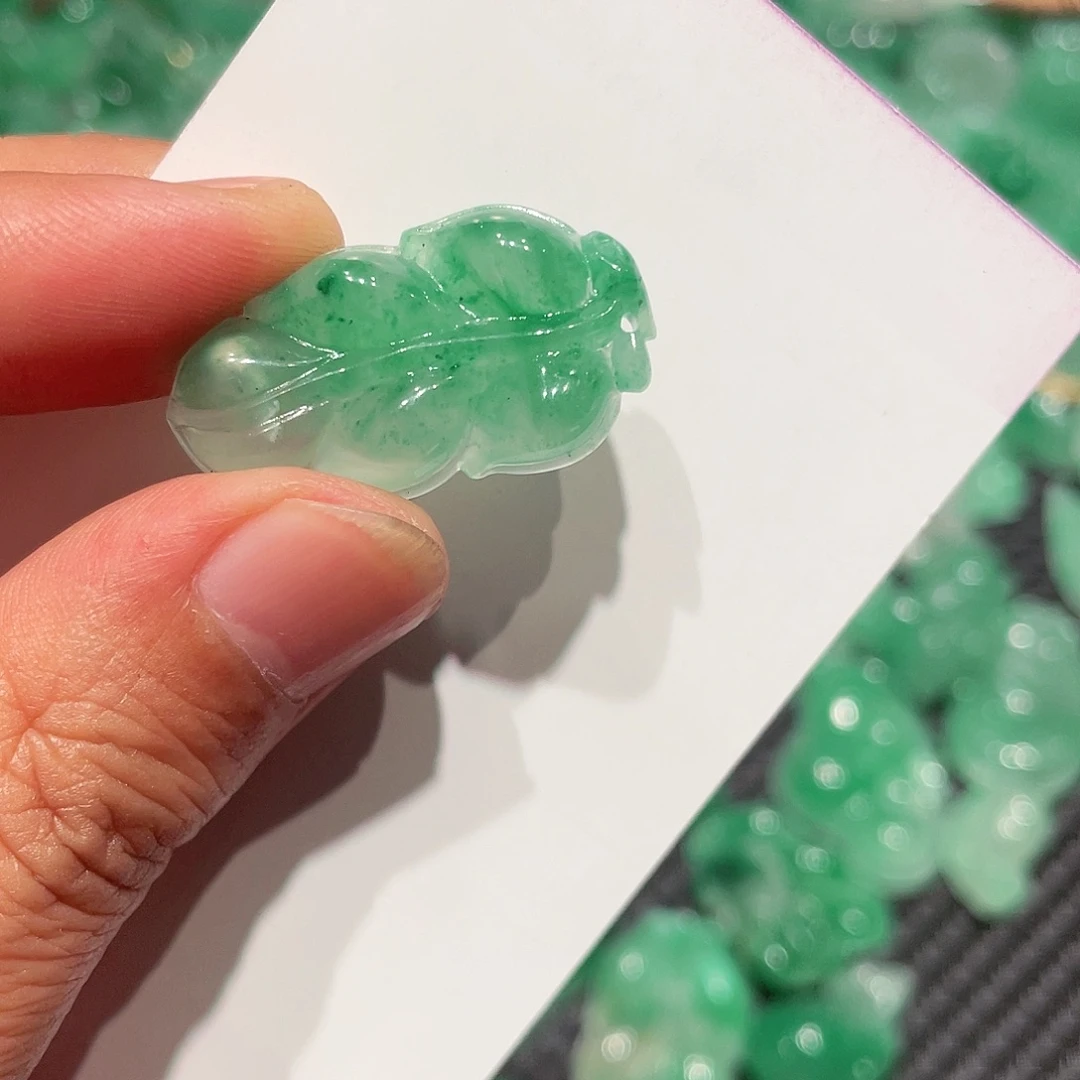 石英质玉颈饰未镶嵌沁*骁