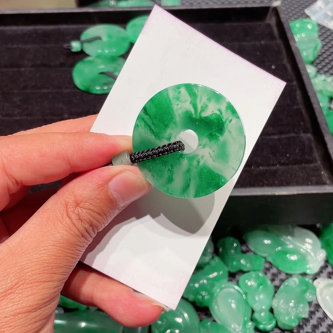 石英质玉颈饰未镶嵌