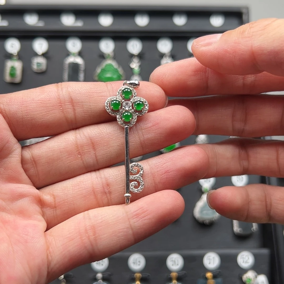 翡翠吊坠(赠链)银S925镶嵌毛*丽1