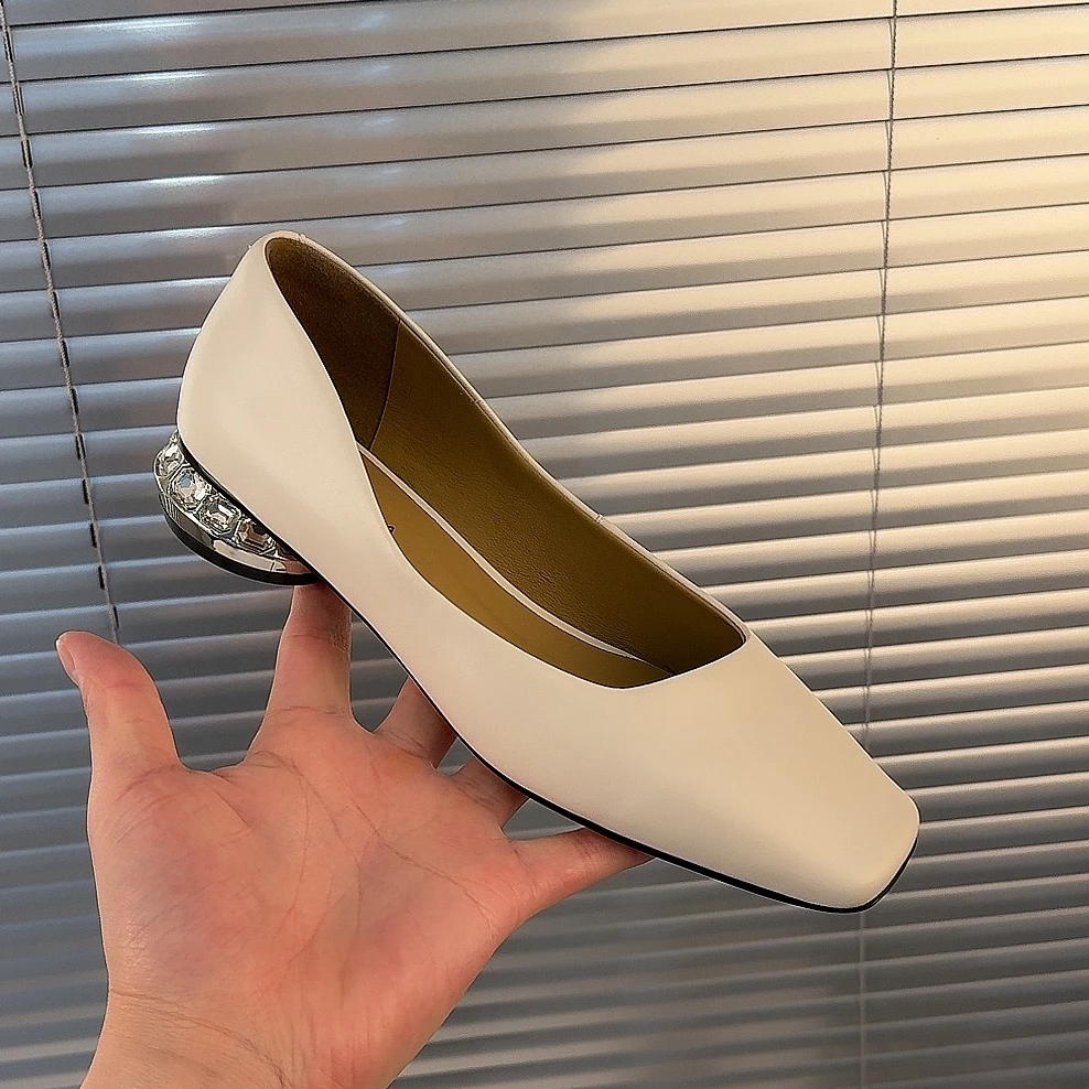 方头白色真皮单鞋女夏2024新款气质通勤百搭水钻低跟中跟女鞋