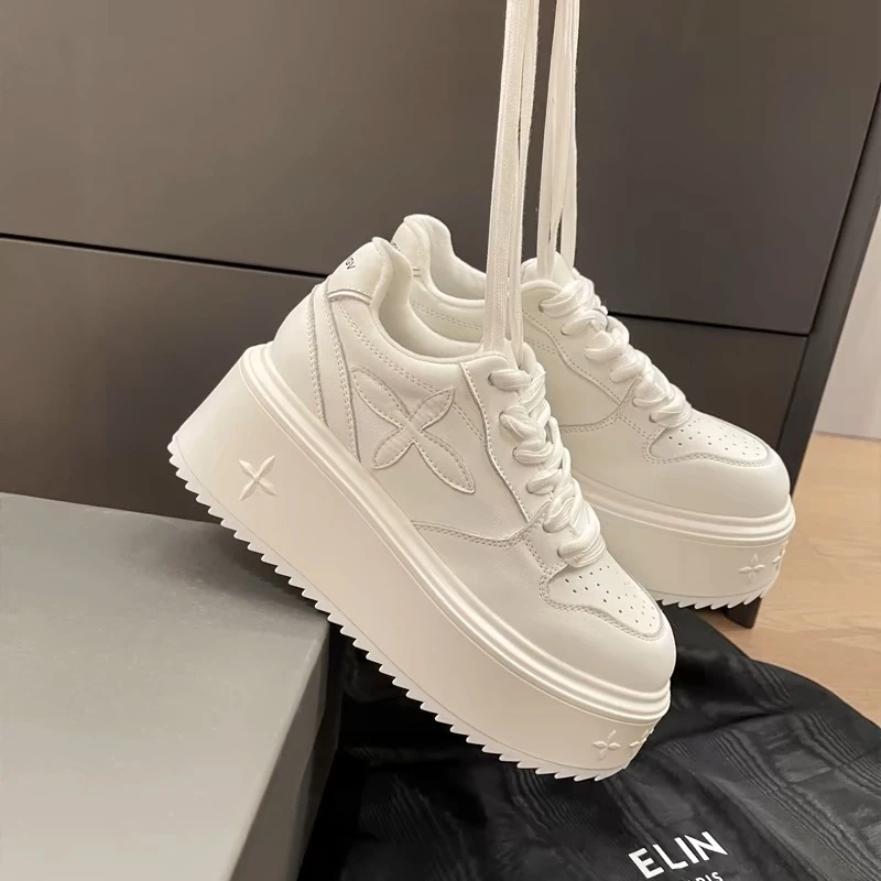 【好物分享】厚底小白鞋十字花松糕板鞋