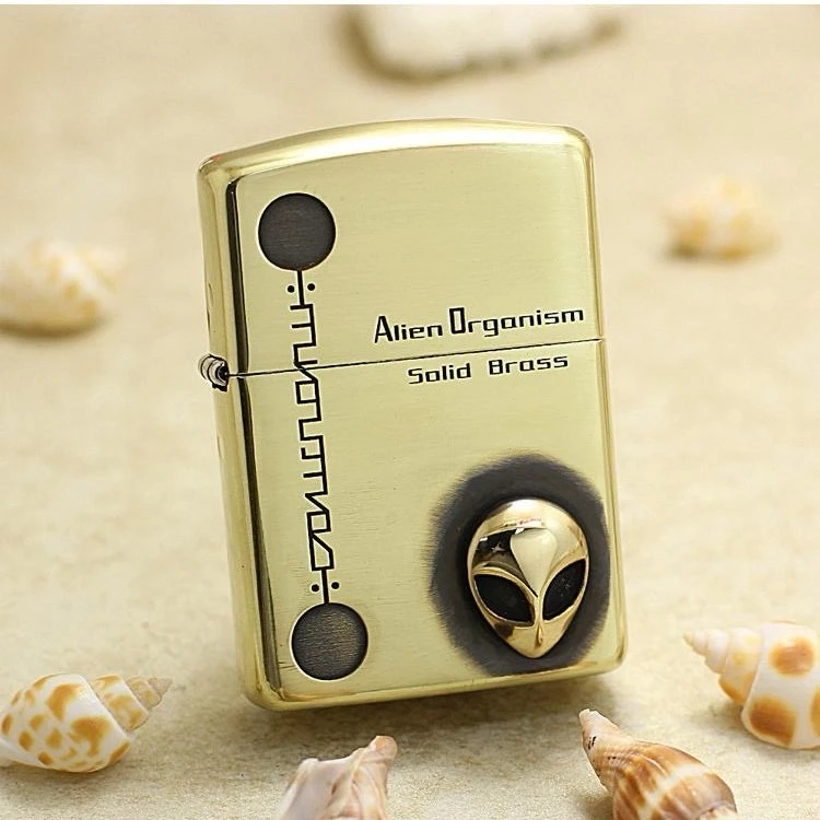 ZIPPO/之宝【外星人】立体贴章 绒盒装 黄铜盔甲打火机DYX1F1