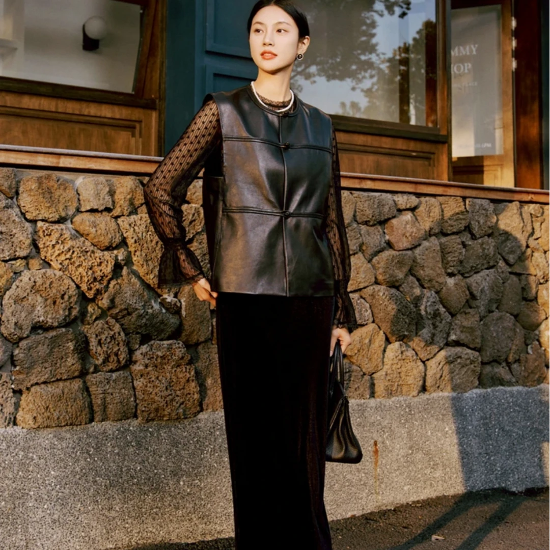 俪妍秋款皮马甲.