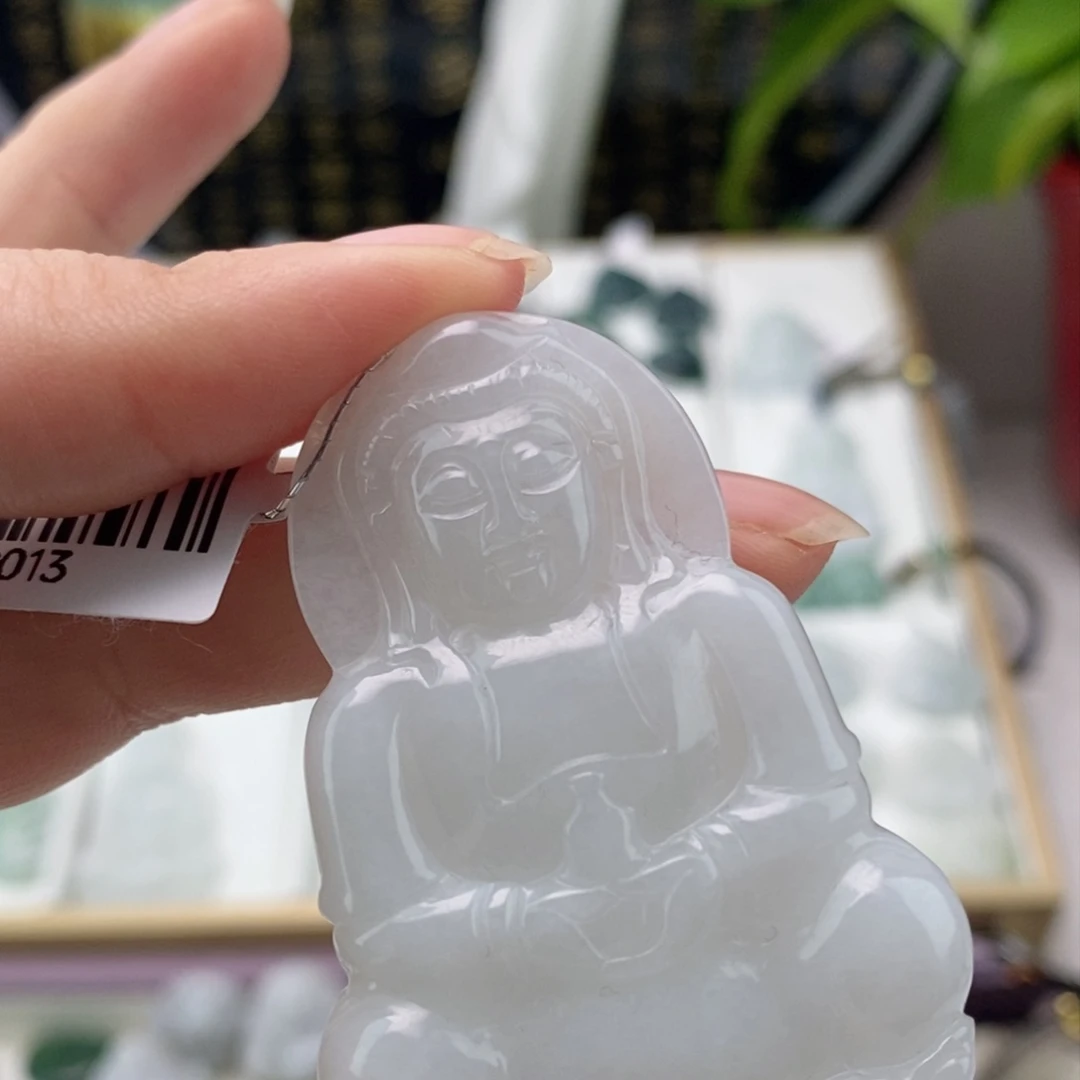 翡翠颈饰未镶嵌观音