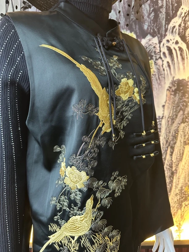高端刺绣重工绣花马甲