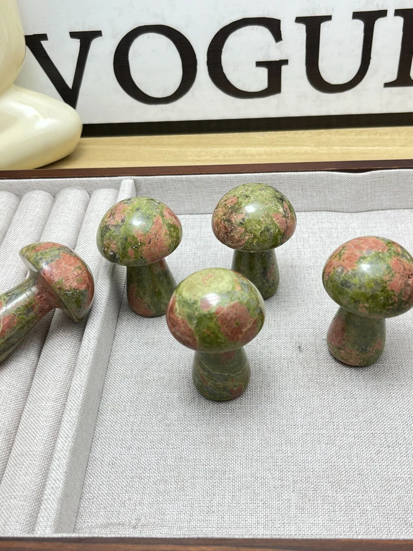 花绿宝蘑菇摆件高5.0cm蘑菇宽3.3（天然冰裂棉避免不了，介意勿拍！）
