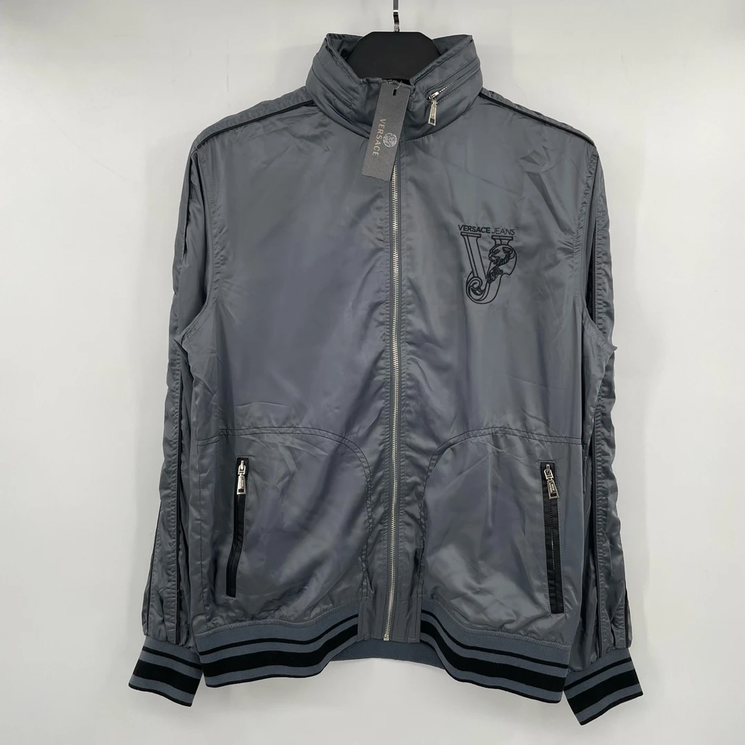 全新未使用 VERSACE/范思哲 灰色logo隐藏帽子夹克 L 叶子-1486