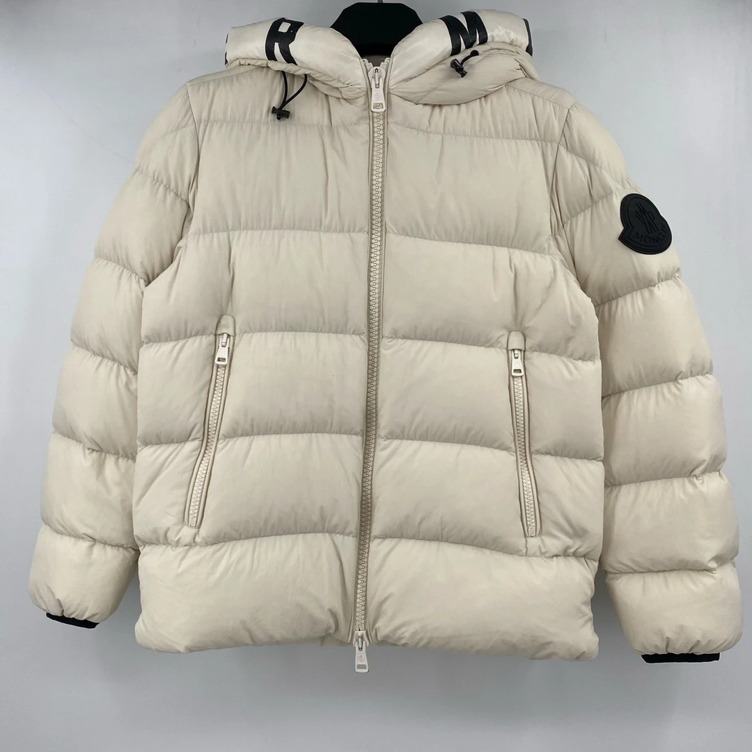 95新 MONCLER Moncler 白色袖子胶牌羽绒服 3 Z