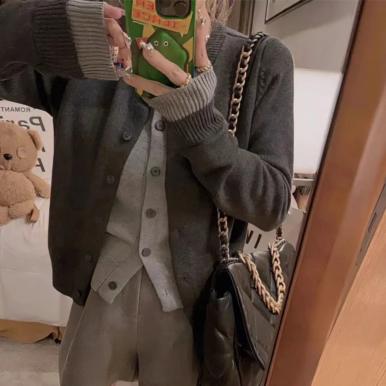 KANING灰色假两件圆领纽扣针织开衫女2024秋季新款女装韩版毛衣潮