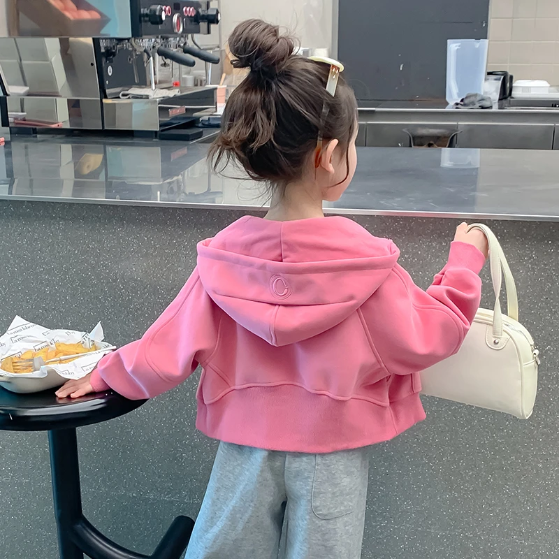 女童字母连帽外套秋季2025新款洋气儿童网红炸街开衫女宝秋装上衣