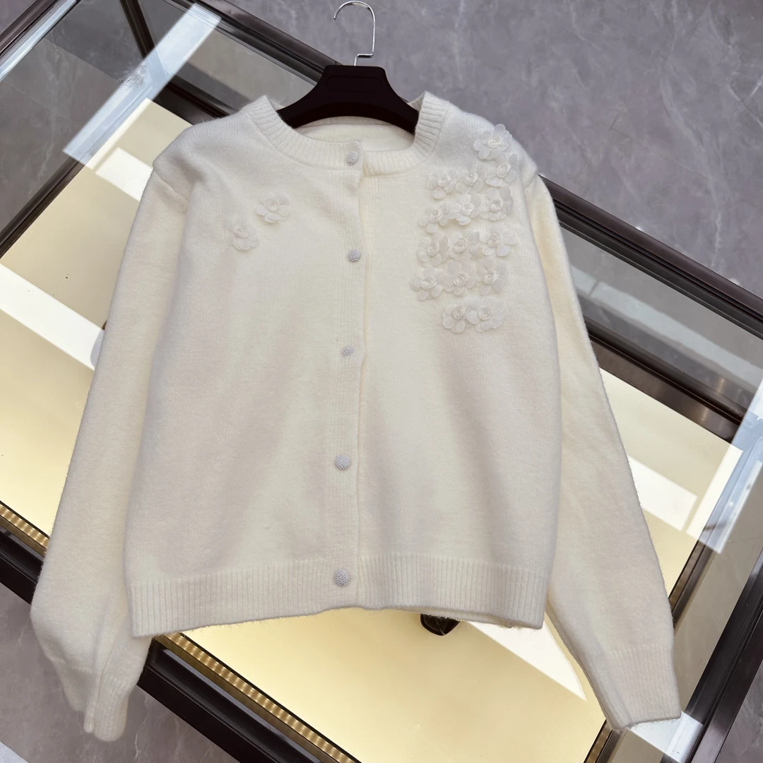 S198-[LONG-NA轻奢严选] 立体花朵单排扣长袖上衣