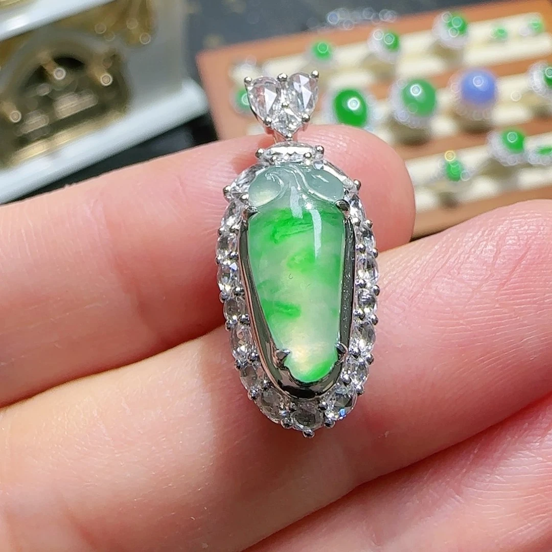 翡翠颈饰18K金镶嵌福瓜吊坠