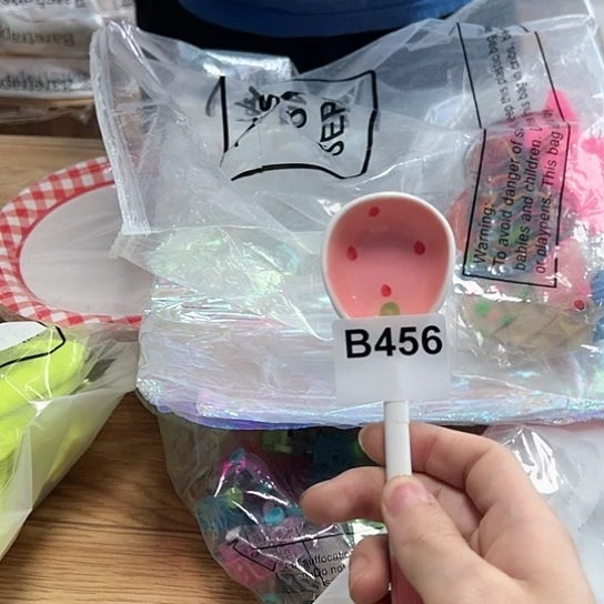 摆件…………………………………………………………………………