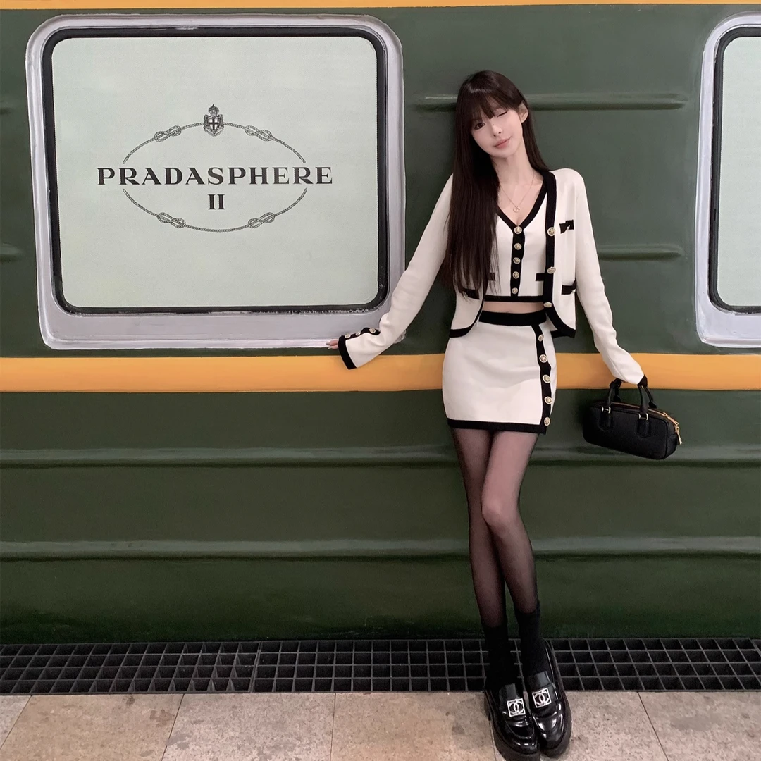 秋冬新款女小香风显瘦撞色针织开衫短款背心+包臀半身裙套装外套