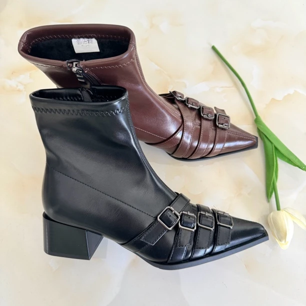 6695秋冬新款法式时尚气质短靴粗跟皮带扣尖头时装靴