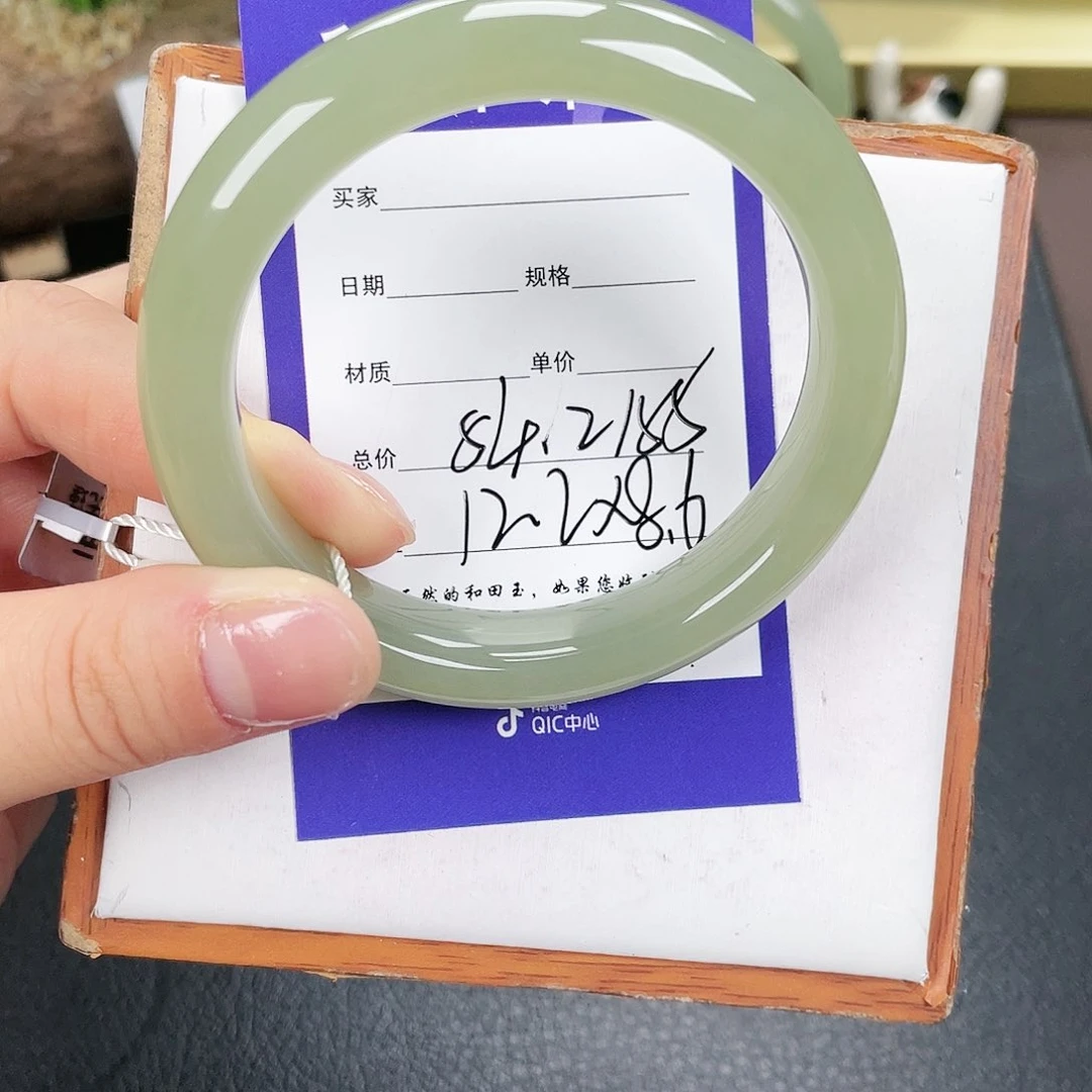 和田玉手镯未镶嵌馨**贝