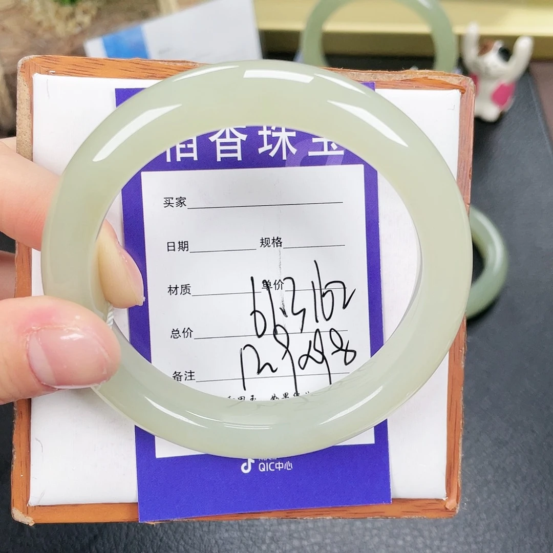 和田玉手镯未镶嵌风*者