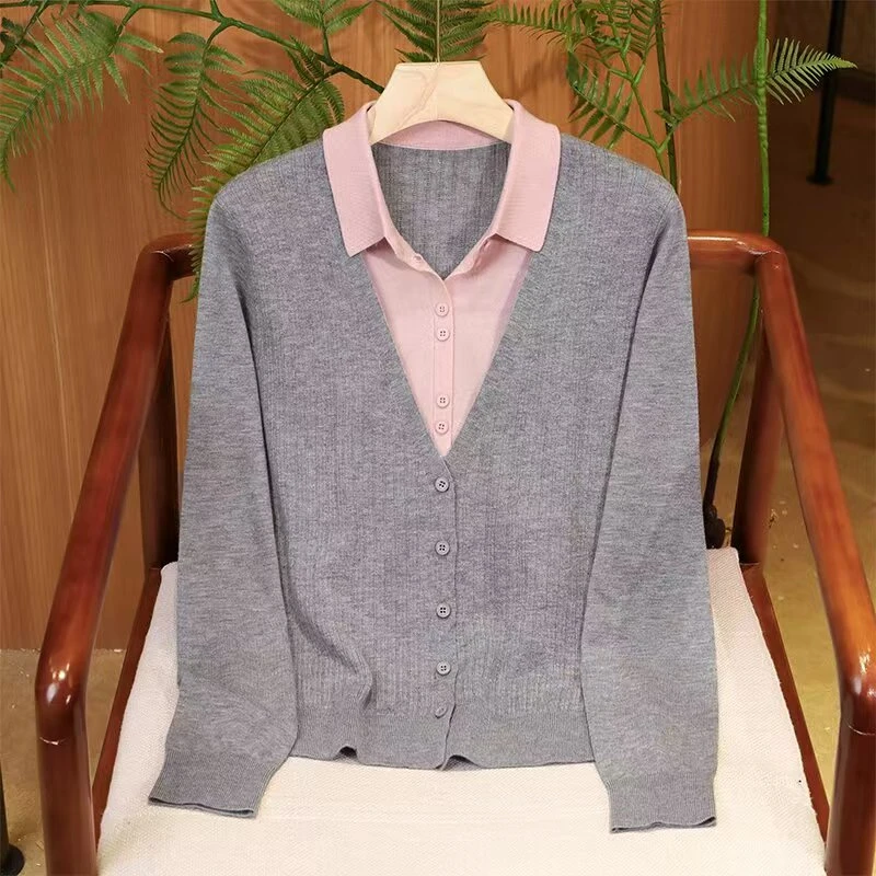 撞色V领假两件针织衫